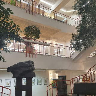 82. Was passiert hinter den Kulissen?